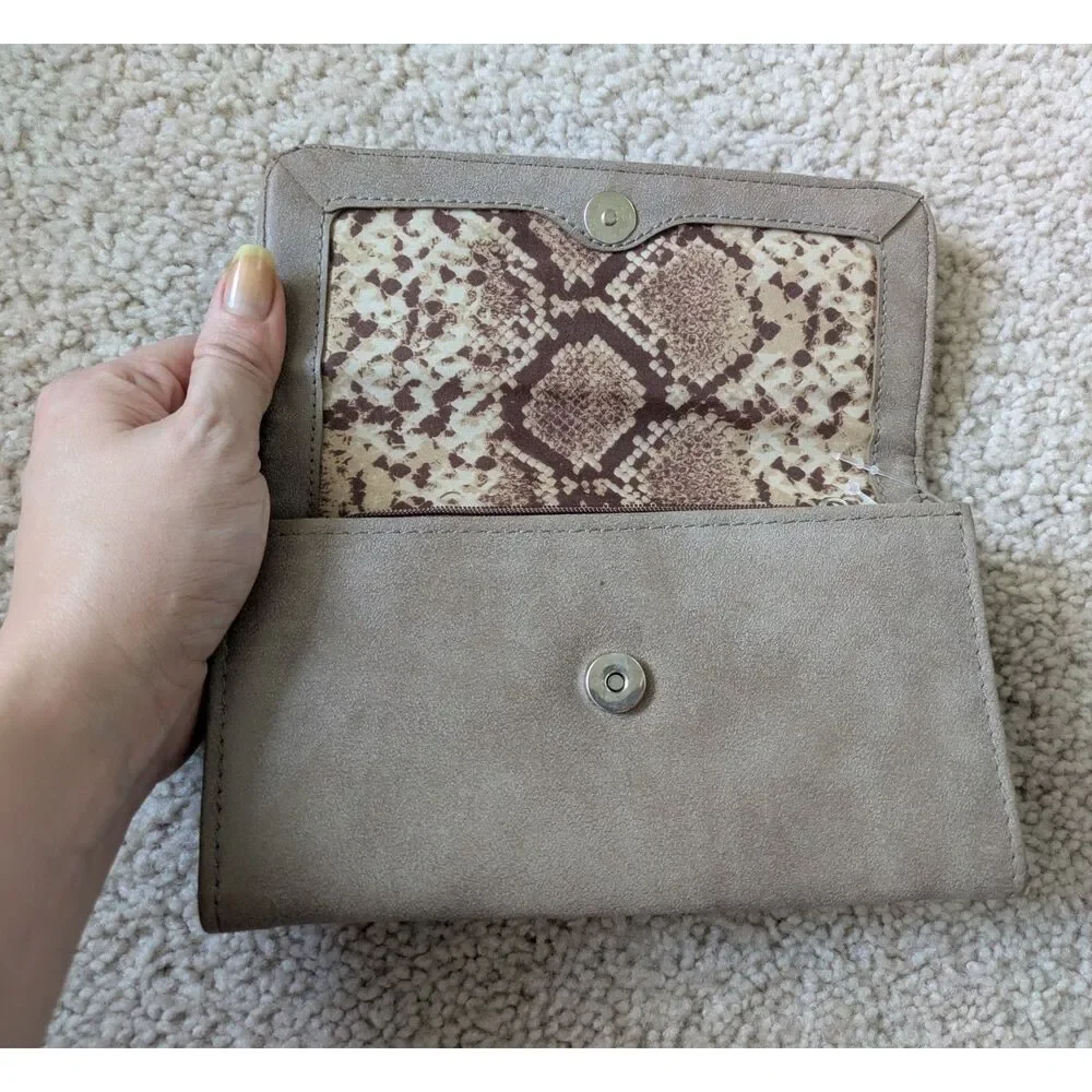 NWT Nicole Miller New York Light Brown Taupe Wallet